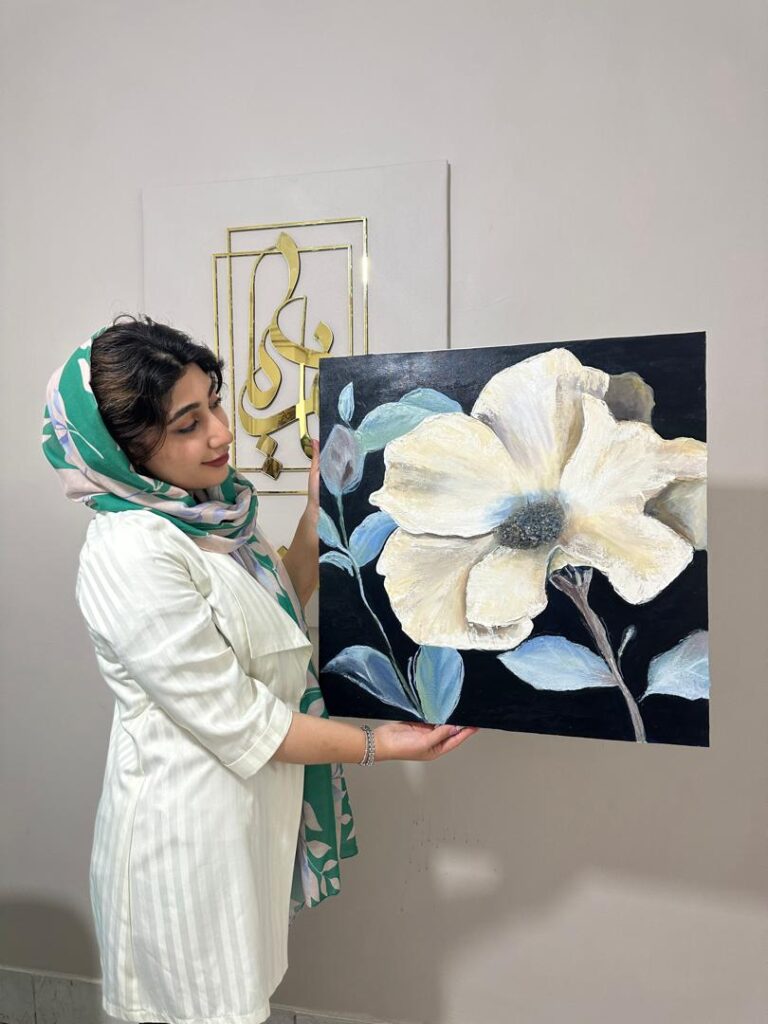 تابلو دکوراتیو اثر هنرجو با طرح گل سفید