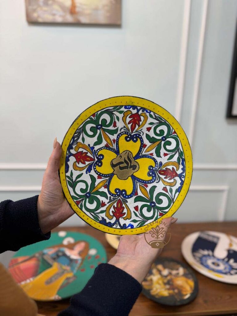 طرح زیبا روی دیوارکوب اثر هنرجوی کافه هنر